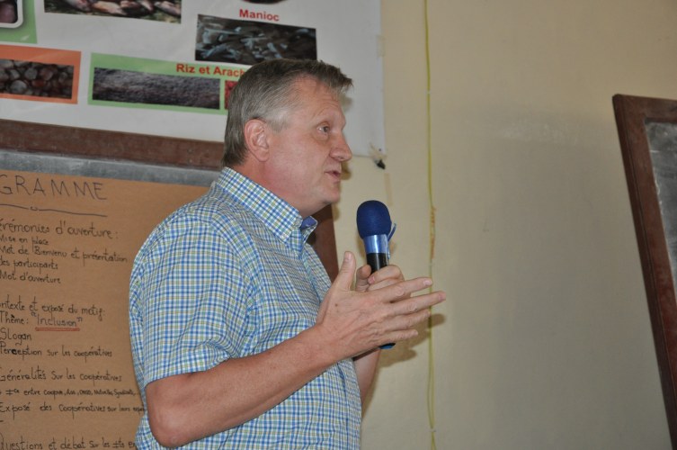 Le directeur régional de VECO RDCongo parlant des coopératives dans le monde ©Merveille Saliboko