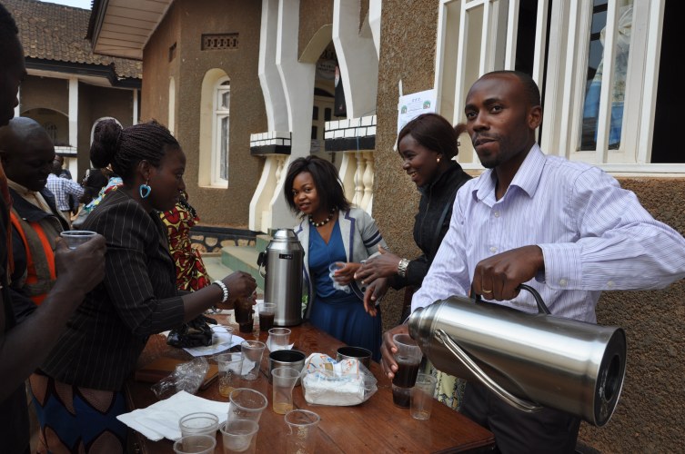 Goûter aux coopératives, ici le café de Kawa Kabuya ©Merveille Saliboko